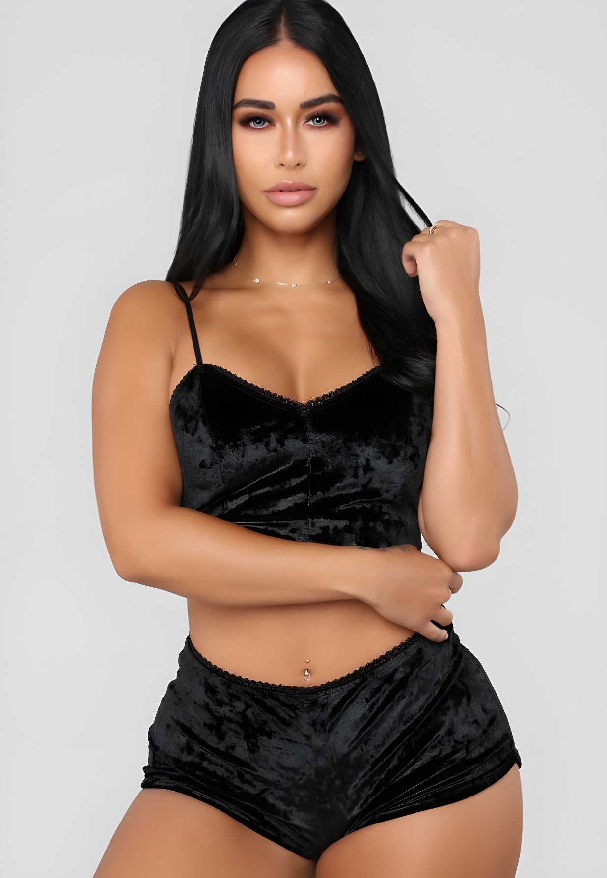Glänzendes Pyjama-Set